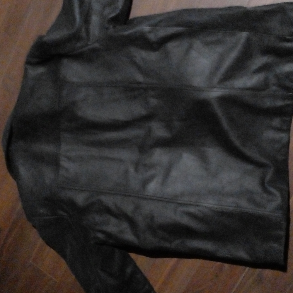 leather jacket - Picture 2 of 5